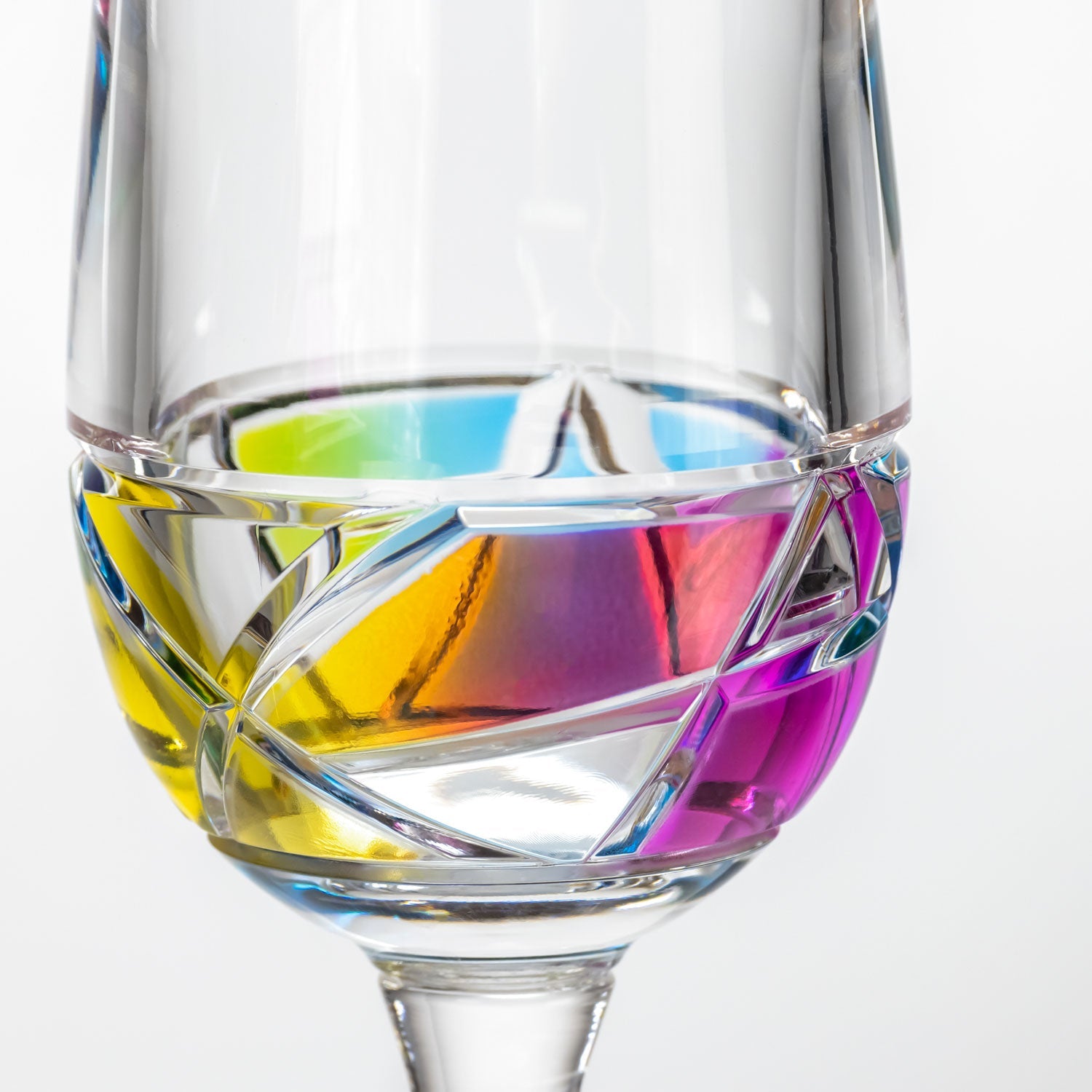 http://shopmerrittdesigns.com/cdn/shop/products/50134_merritt_designs_mosaic_rainbow_10oz_acrylic_stemmed_wine_glass_detail.jpg?v=1677536475
