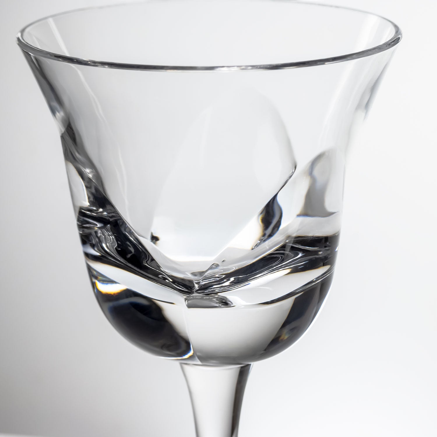 10-ounce clear acrylic wine glass in the Fiori collection by Merritt Designs. Detailed view on white background