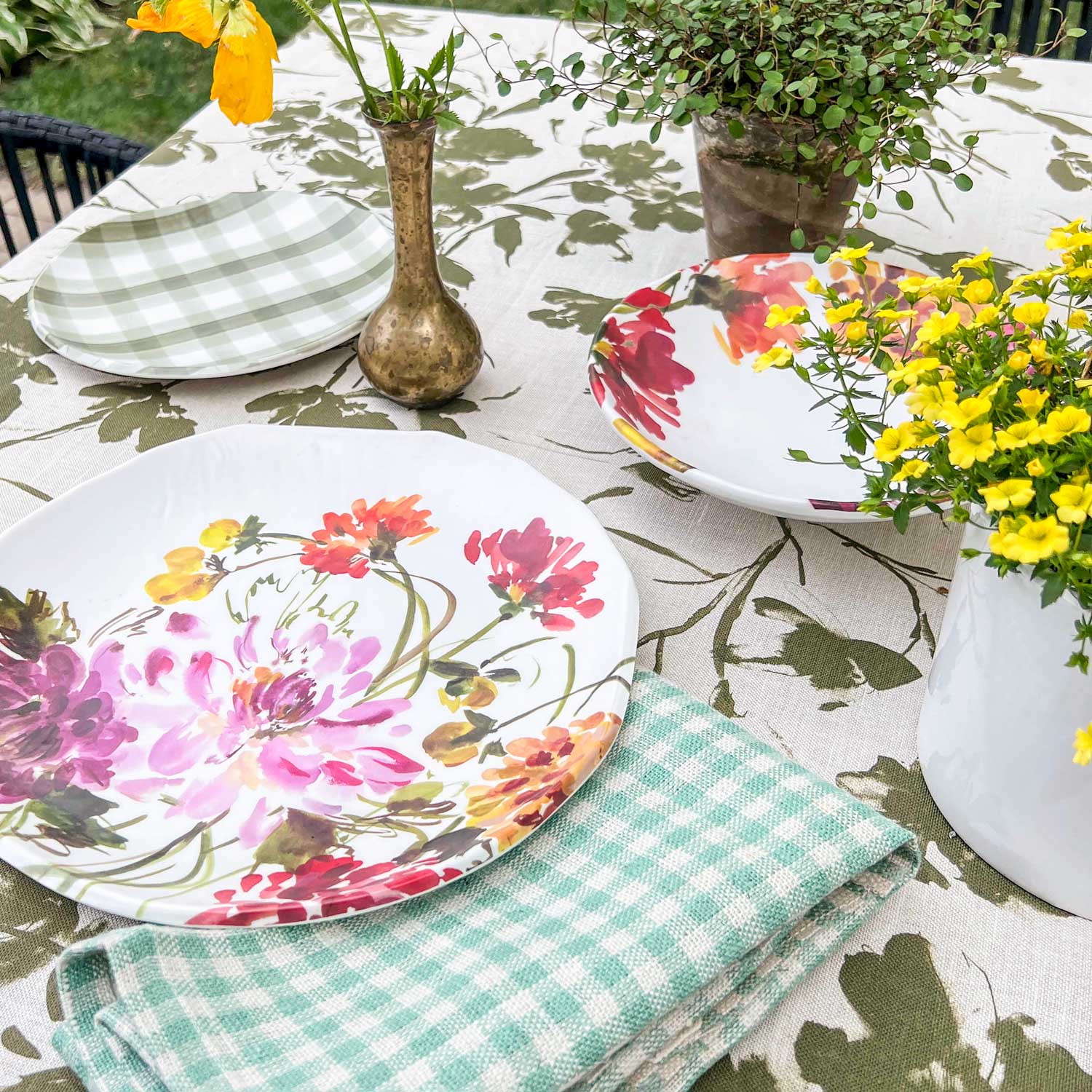 Merritt Designs Kelly Ventura Garden Brights 10.75 inch White Melamine Dinner Plate