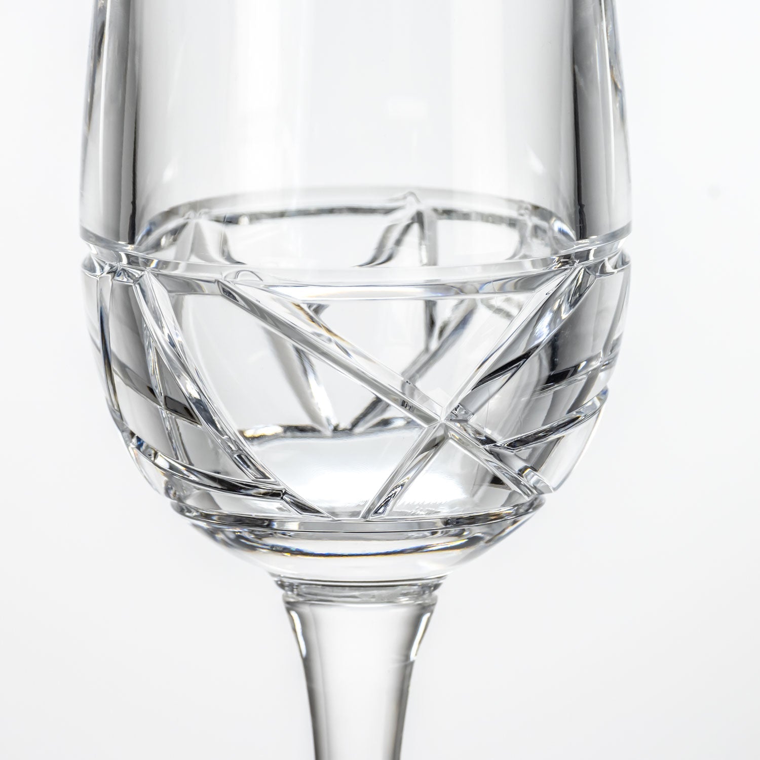 10oz clear acrylic wine glass from Merritt Designs' Mosaic Collection detailed view